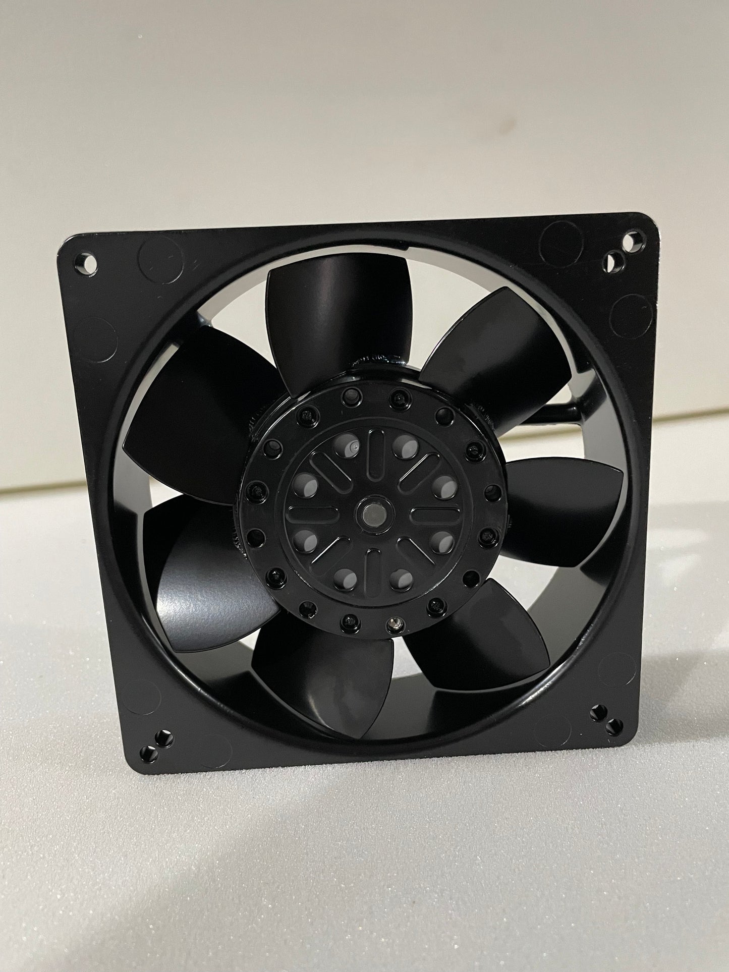 ebmpapst 5656S Compact Fan 135*135*38mm 230V 2700RPM 240m³/h 30W